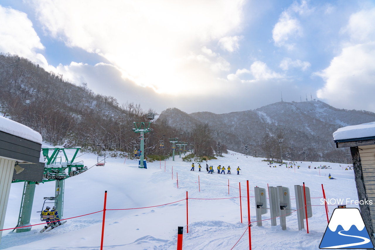 サッポロテイネ｜-10℃。雪質はパウダー。サミットエクスプレスに乗ってロング滑走を楽しみましょう！